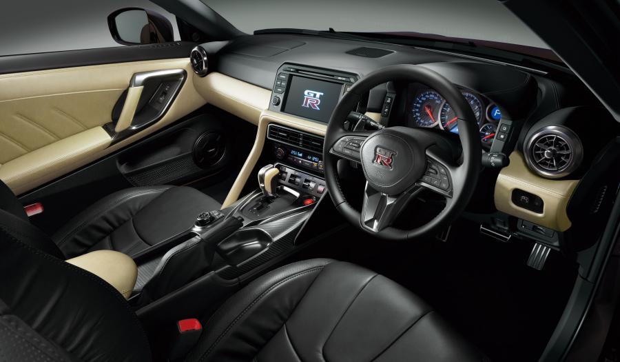 Интерьер Nissan GT-R Naomi Osaka 2019 года  (JP) (фото 2 из 5)